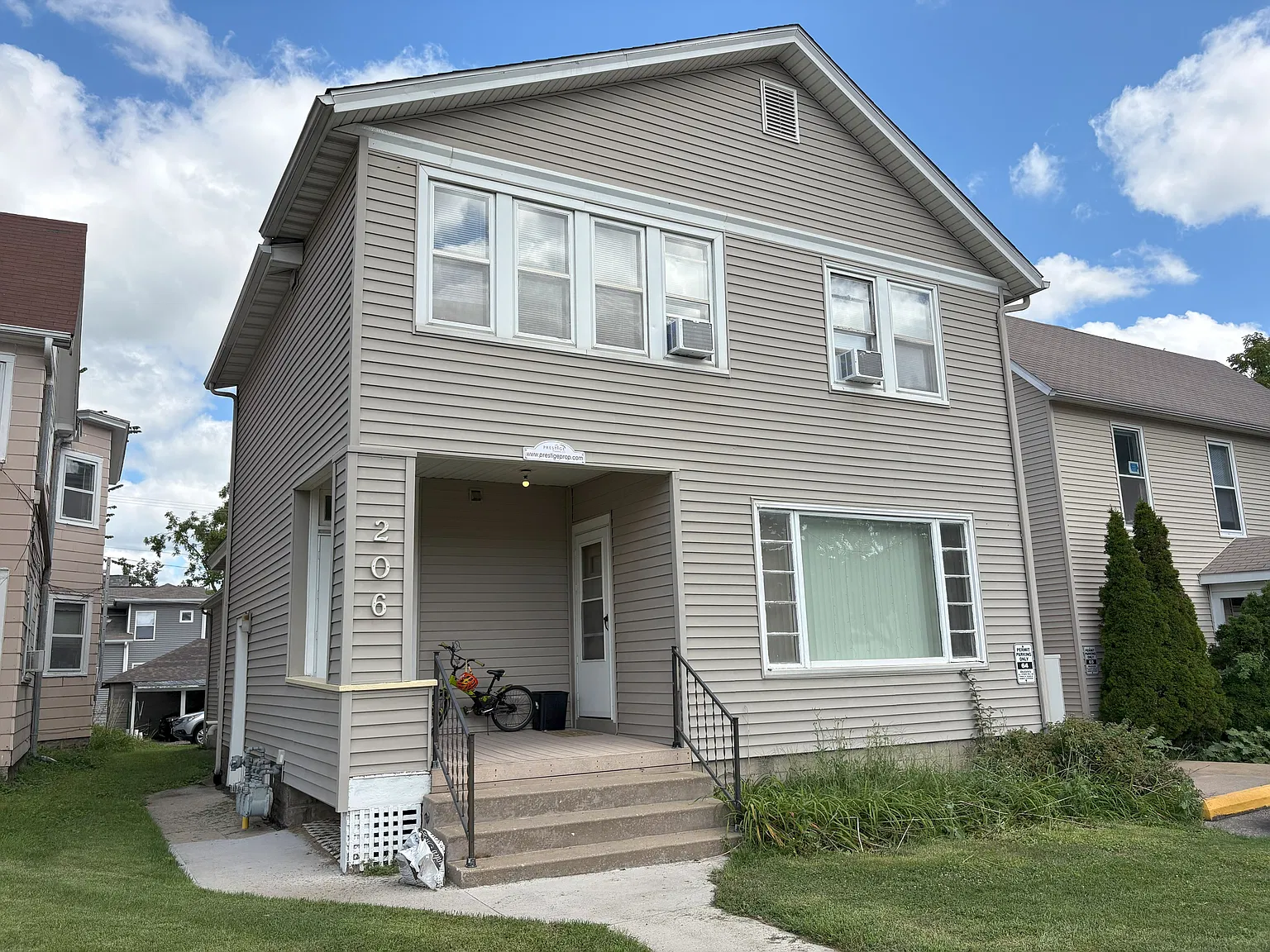 3 bed, 1085 sqft, $1,540 — Photo 1