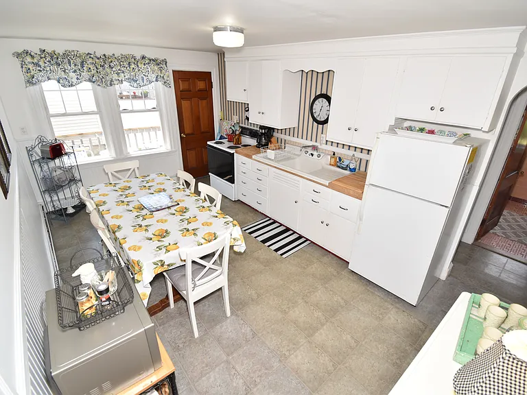 41 Caswell St — Photo 10