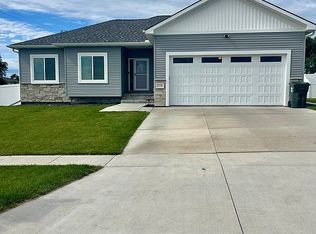 1116 E Meadow Ridge Rd, Norfolk, NE 68701