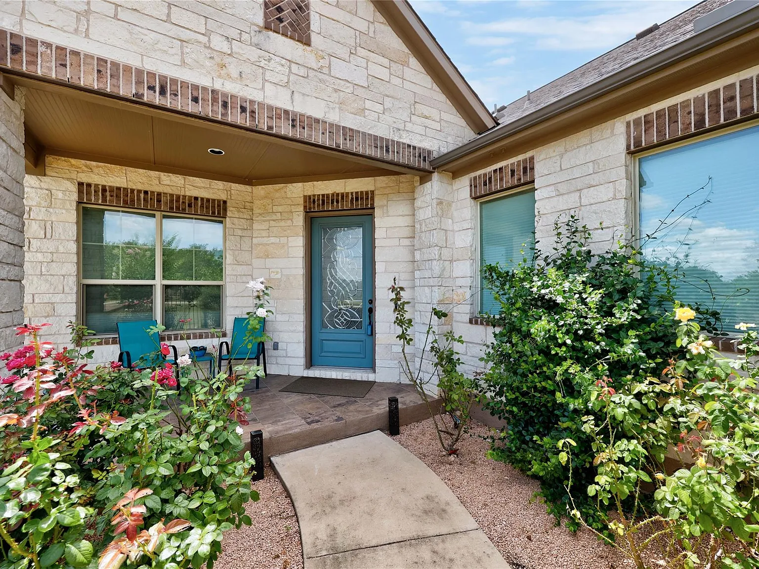 4 bed, 4.5 bath, 3741 sqft, $5,000 — Photo 4