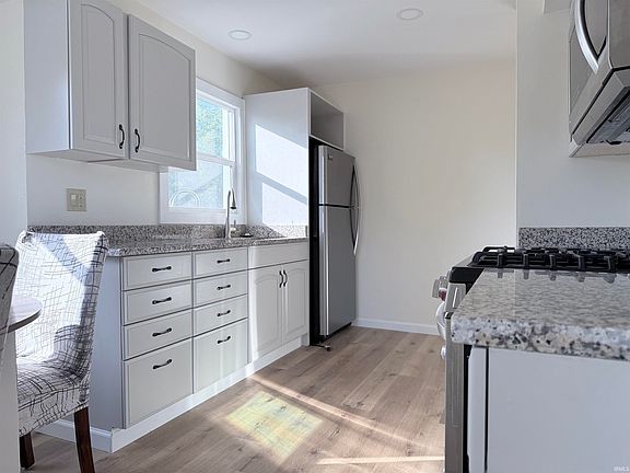 3rd image of 1201 N Brookfield St
