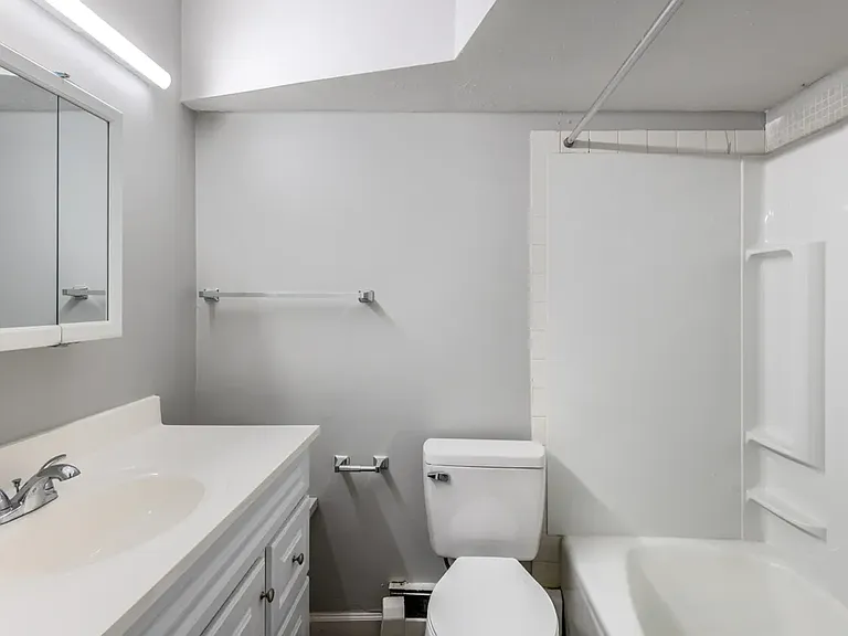 Alphada Place Apartments — Photo 17