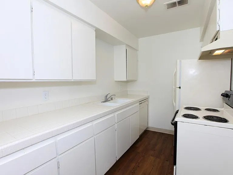 Sierra Apartment Homes — Photo 2