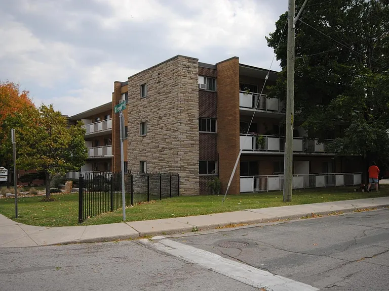 1200 Fennell Ave E — Photo 4