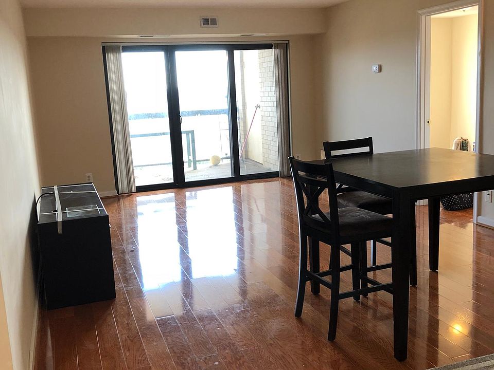 1st image of 203 Yoakum Pkwy APT 1118