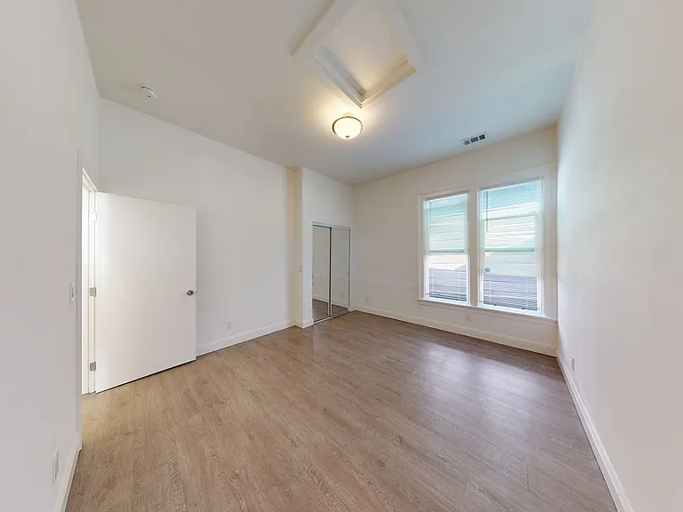 2323 Martin Luther King Jr Way — Photo 5