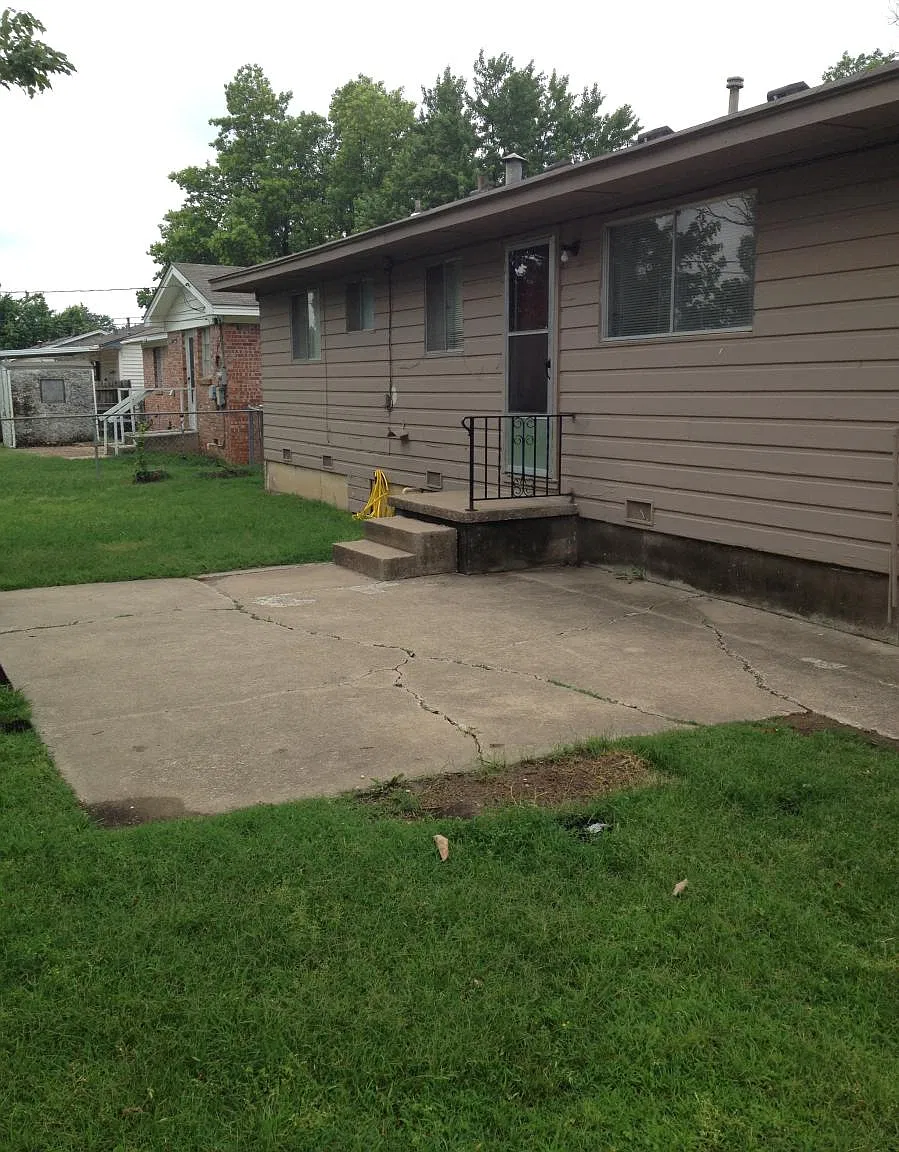 3 bed, 1.5 bath, 1192 sqft, $1,400 — Photo 2