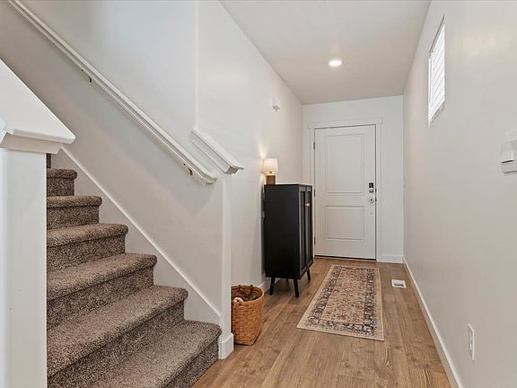 3rd image of 1195 W Hidden Spring Dr