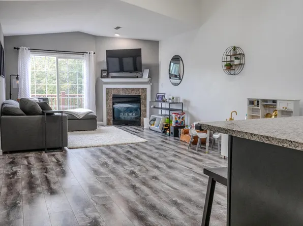 N17W26873 E Fieldhack DRIVE #G, Pewaukee, WI 53072