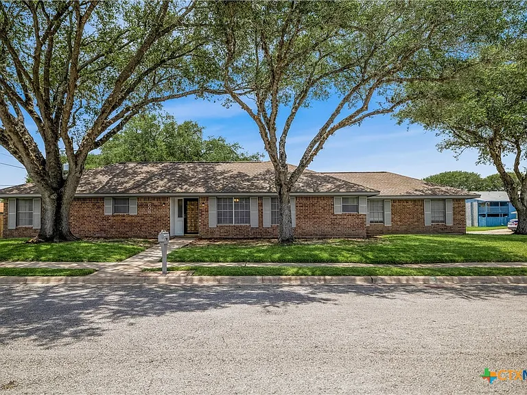 608 Rosewood Dr — Photo 43