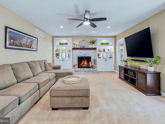 5th image of 3751 Knole Ln