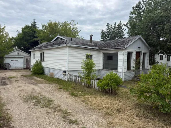9309 N 105th Ave, Grande Prairie, AB T8V 1G3