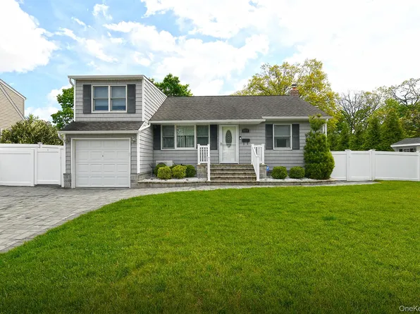 871 Pineneck Road, Seaford, NY 11783