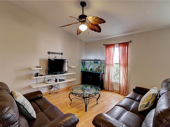 4th image of 815 Sea Urchin Cir