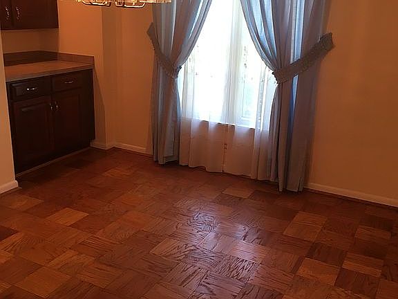 5th image of 3757 Moorhill Dr