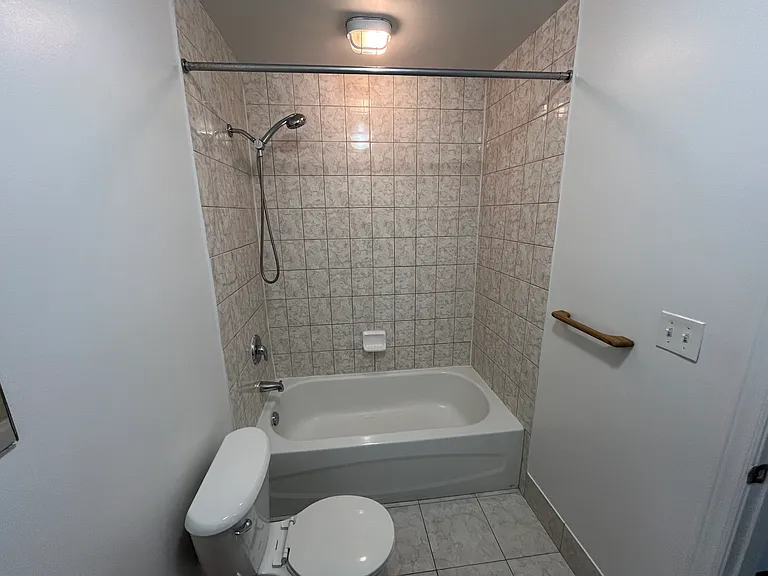 940 Bloor St W #202 — Photo 15