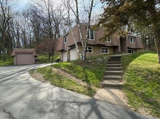 5631 Fox Chase Dr, Hokah, MN 55941