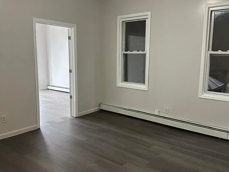 325 Grand St #2L — Photo 8