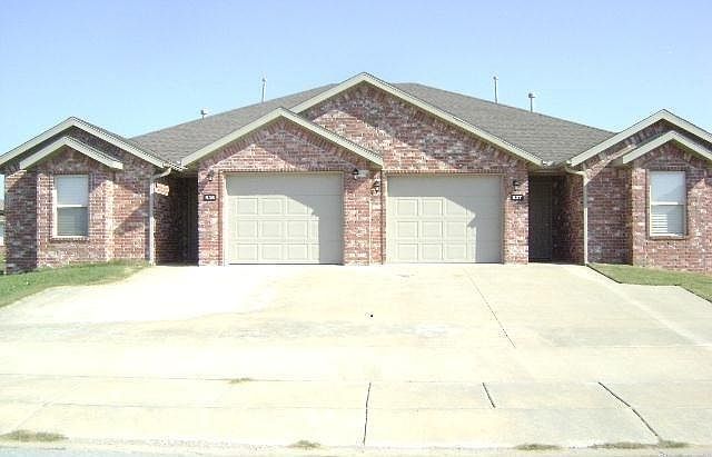 1st image of 937 Kensington Dr