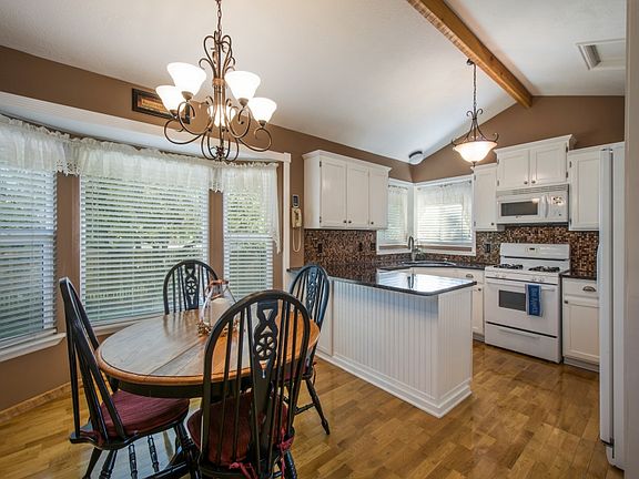 3rd image of 2072 W Golden Valley Dr