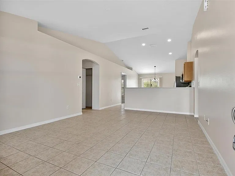 83 Lynbrook Dr #A — Photo 3