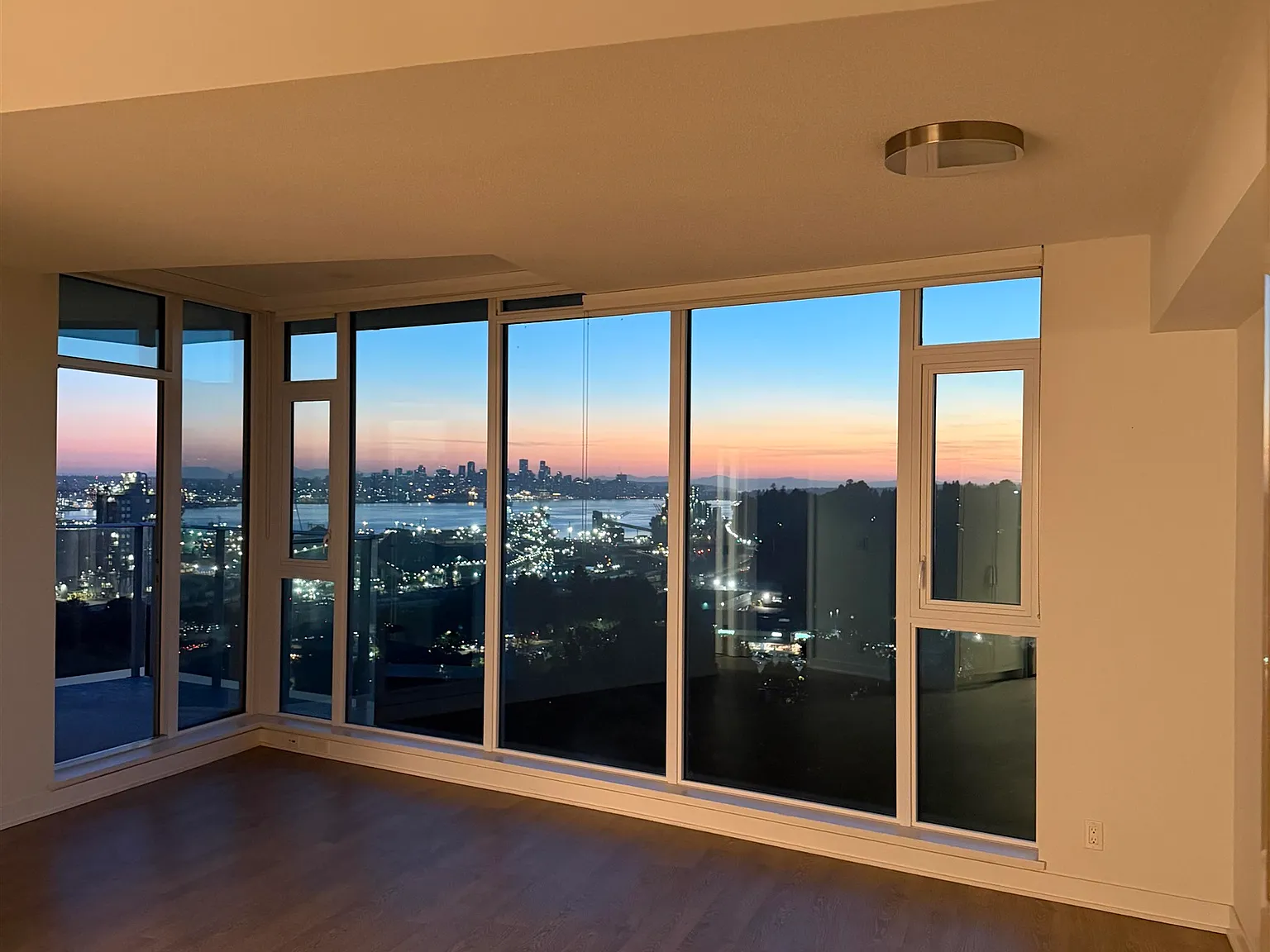 2 bed, 945 sqft, $3,800 — Photo 4
