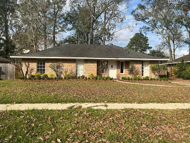 16749 Dahlgren Ave — Photo 1