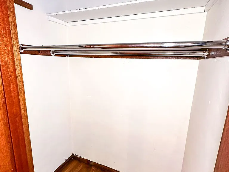 Ten-O-Five Anhalt Apartments — Photo 22