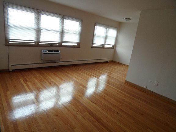 5th image of 4919 Enfield Ave #2