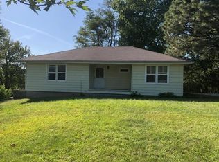 8504 S Hillside School Rd, Oak Grove, MO 64075