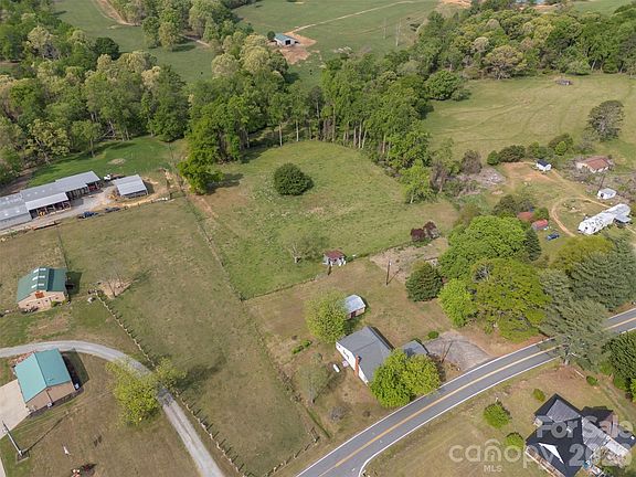 3rd image of 504 Old Henrietta Rd