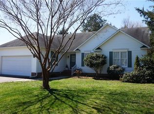 6630 Valleyoak Dr, Clemmons, NC 27012