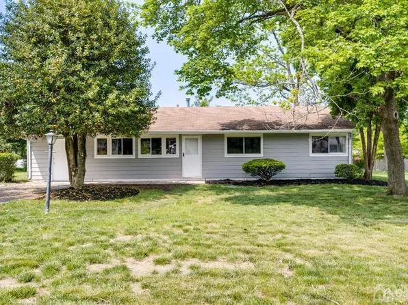 65 New Rd, Kendall Park, NJ 08824