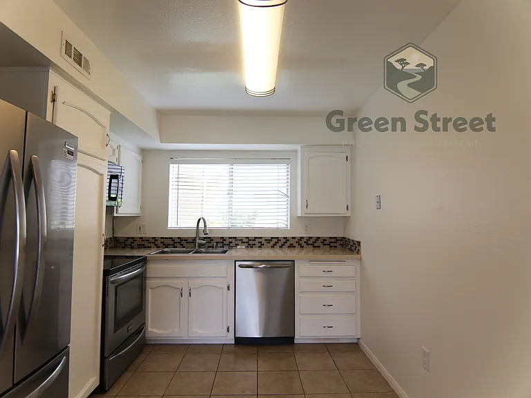 6812 Hyde Park Dr — Photo 5