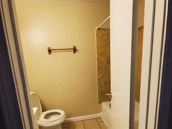 5th image of 913 W Monterey Ct
