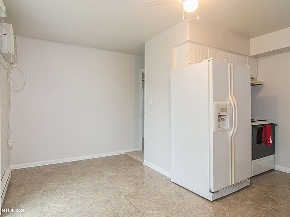 5th image of 1050-1052 Midlane Dr