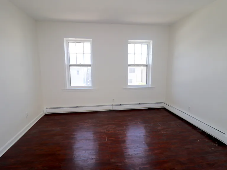 160-164 New York Ave #2 — Photo 8