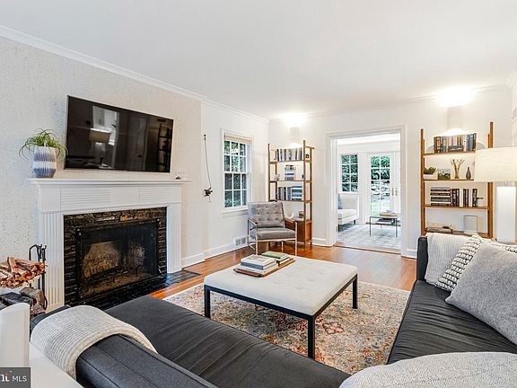 5th image of 4745 Reservoir Rd NW