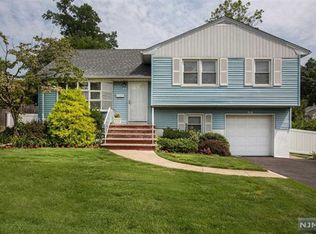 44 Richard Ct, River Edge, NJ 07661