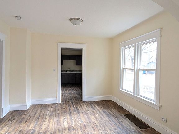 3rd image of 3334 Mona St