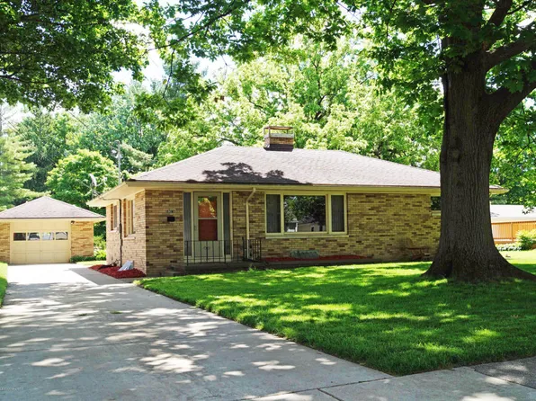 803 Degroff St, Grand Ledge, MI 48837