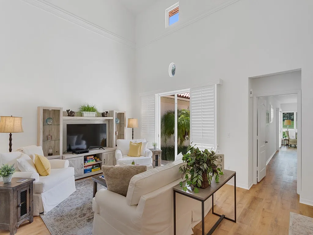3 bed, 2.5 bath, 1629 sqft, $7,000 — Photo 3