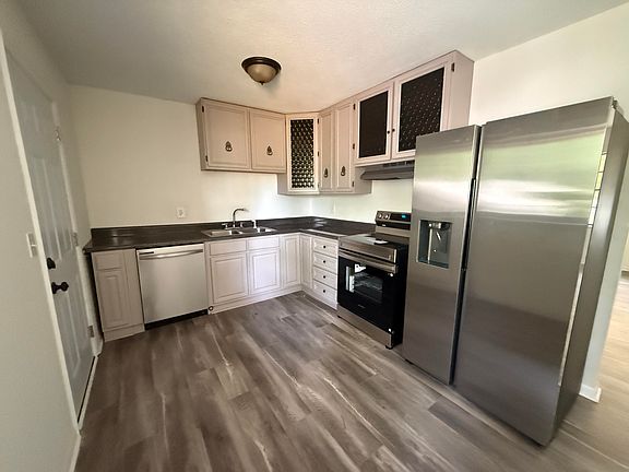 5th image of 221 Chota Cir