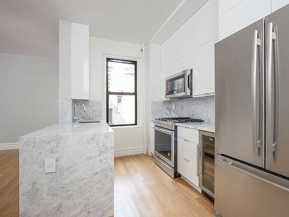 2nd image of 130 W 16th St APT 62