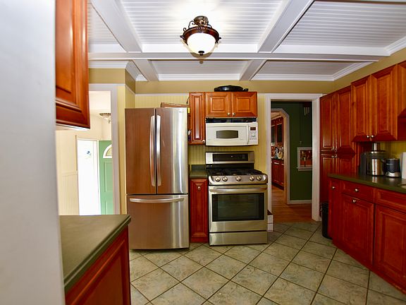 4th image of 482 Lakeside Dr