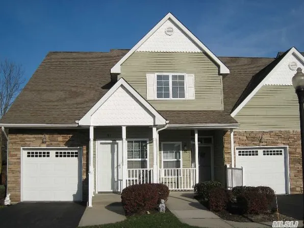 50 Rose Ln, Mount Sinai, NY 11766