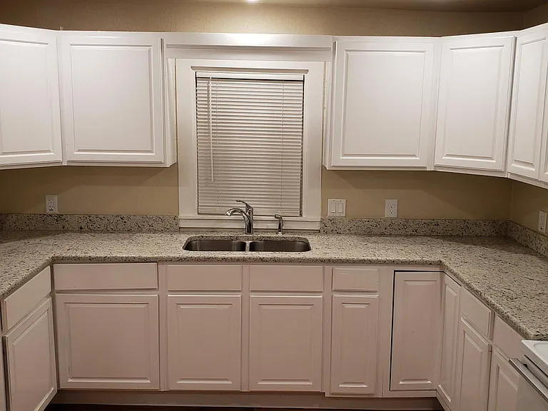 401 W Hull St — Photo 2