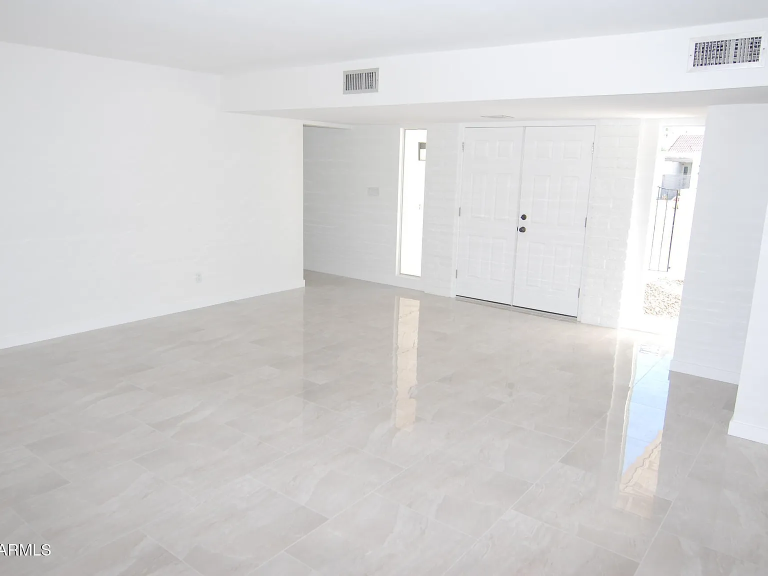 4 bed, 2.0 bath, 2127 sqft, $4,250 — Photo 2