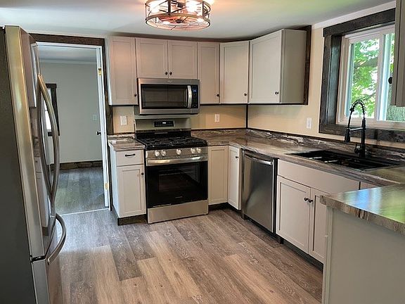 3rd image of 717 N Center St