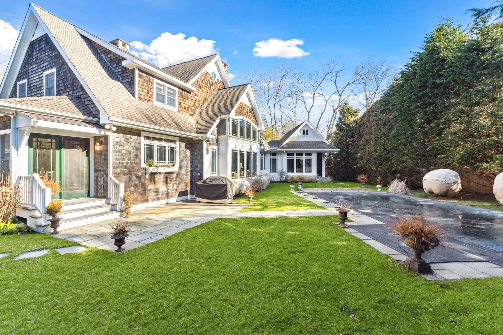  Well landscaped